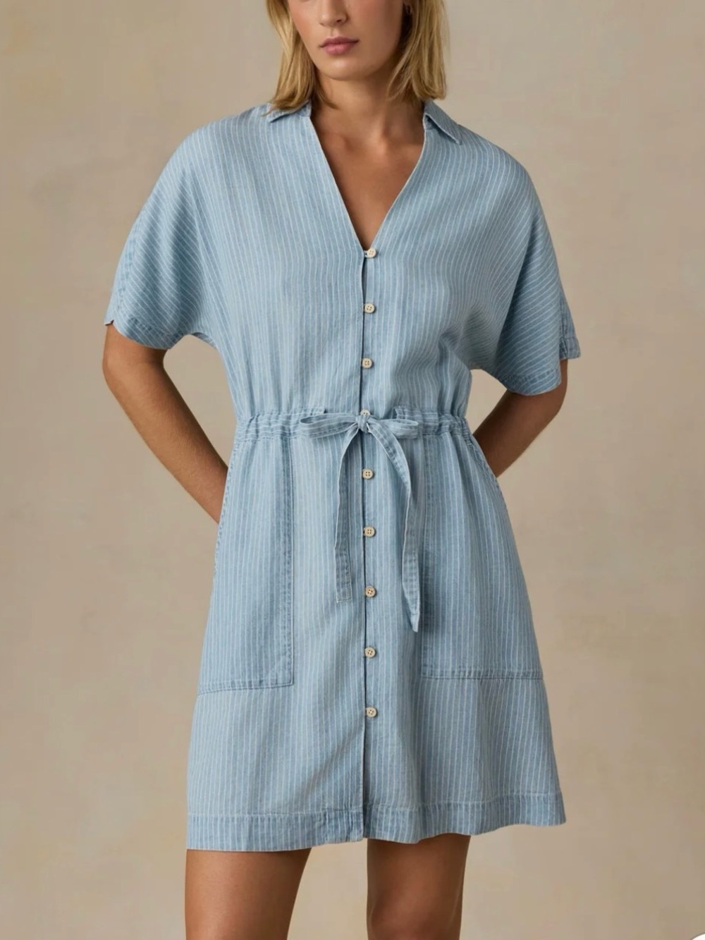 Faherty Tried & True Oakley Dress 
Light Blue Casual Chambray Lightweight Neutra